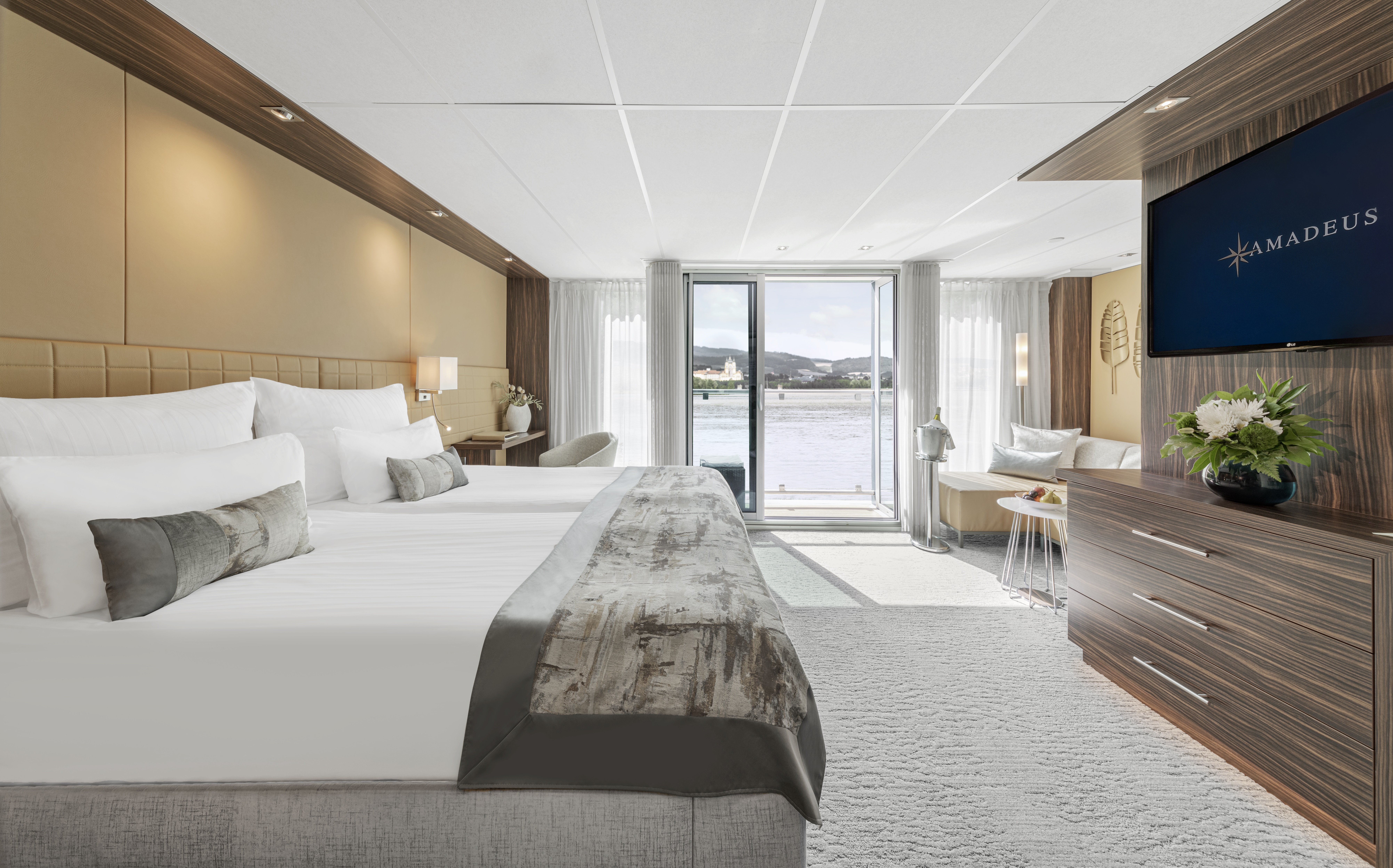 AMADEUS Queen 19