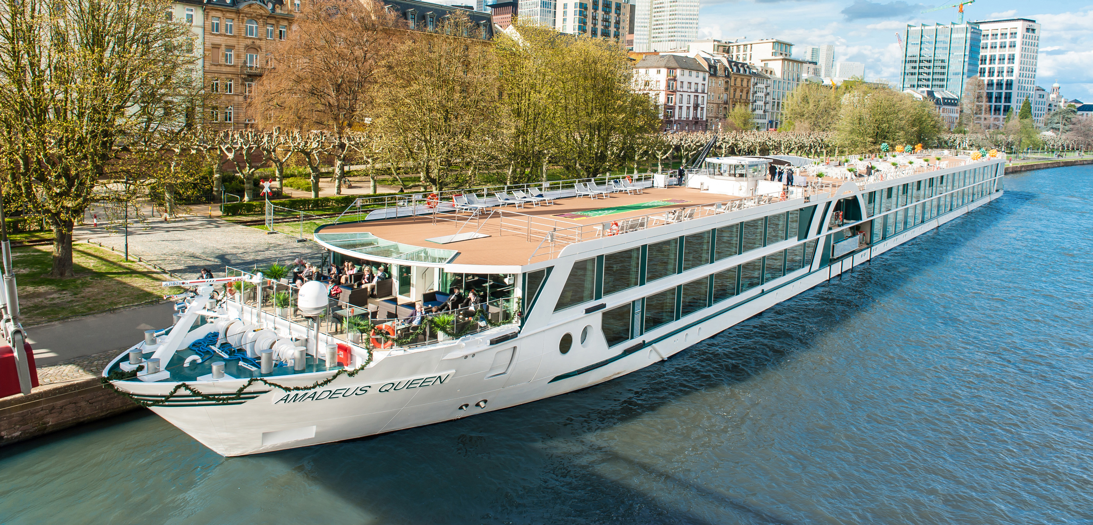AMADEUS Queen 1