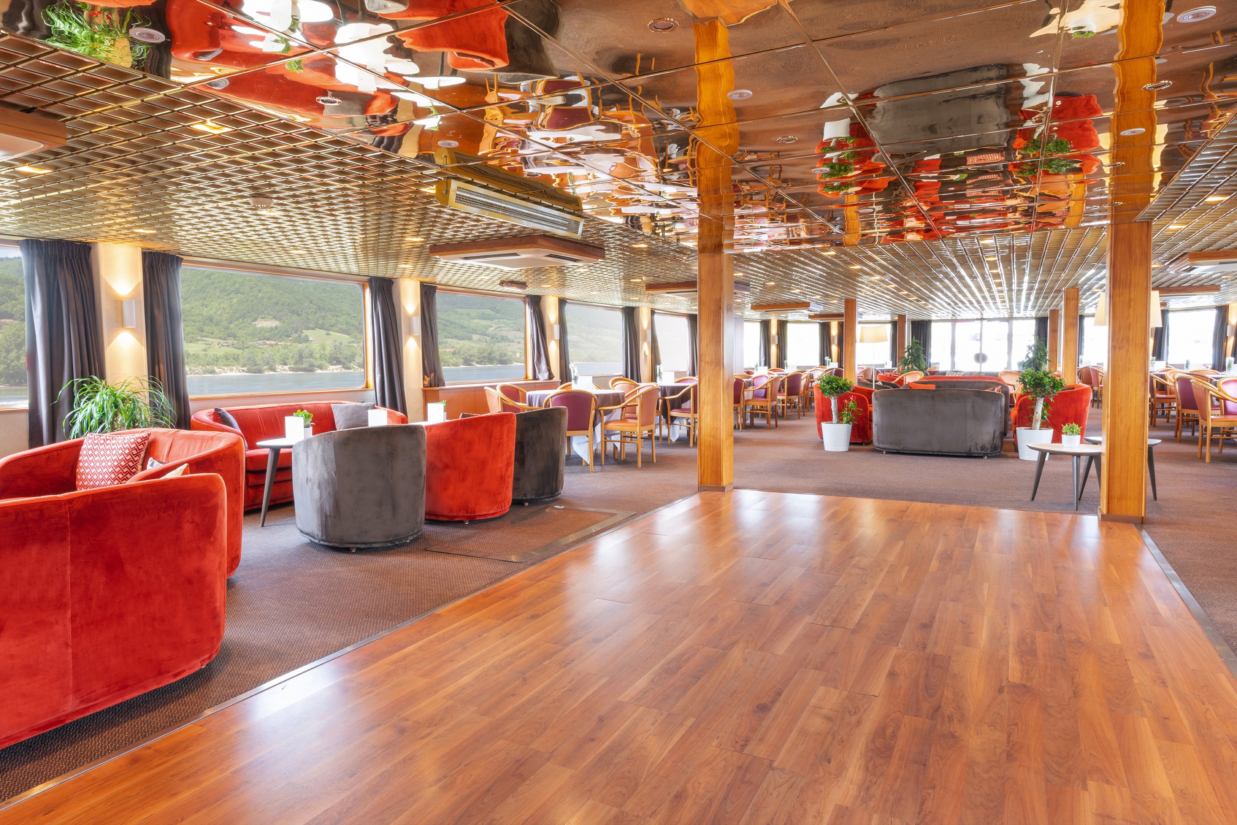 MS L'Europe 7