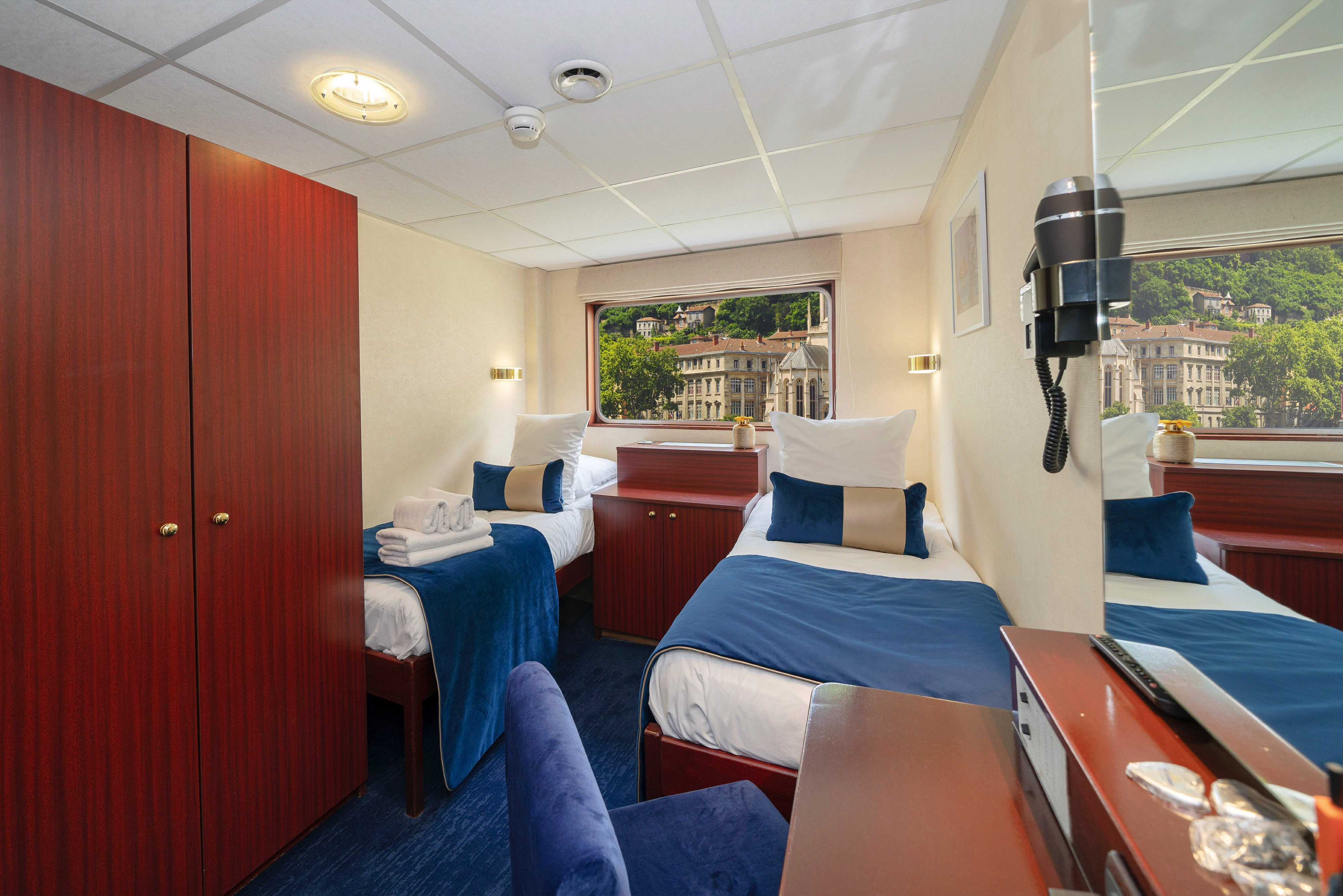MS Mistral 10