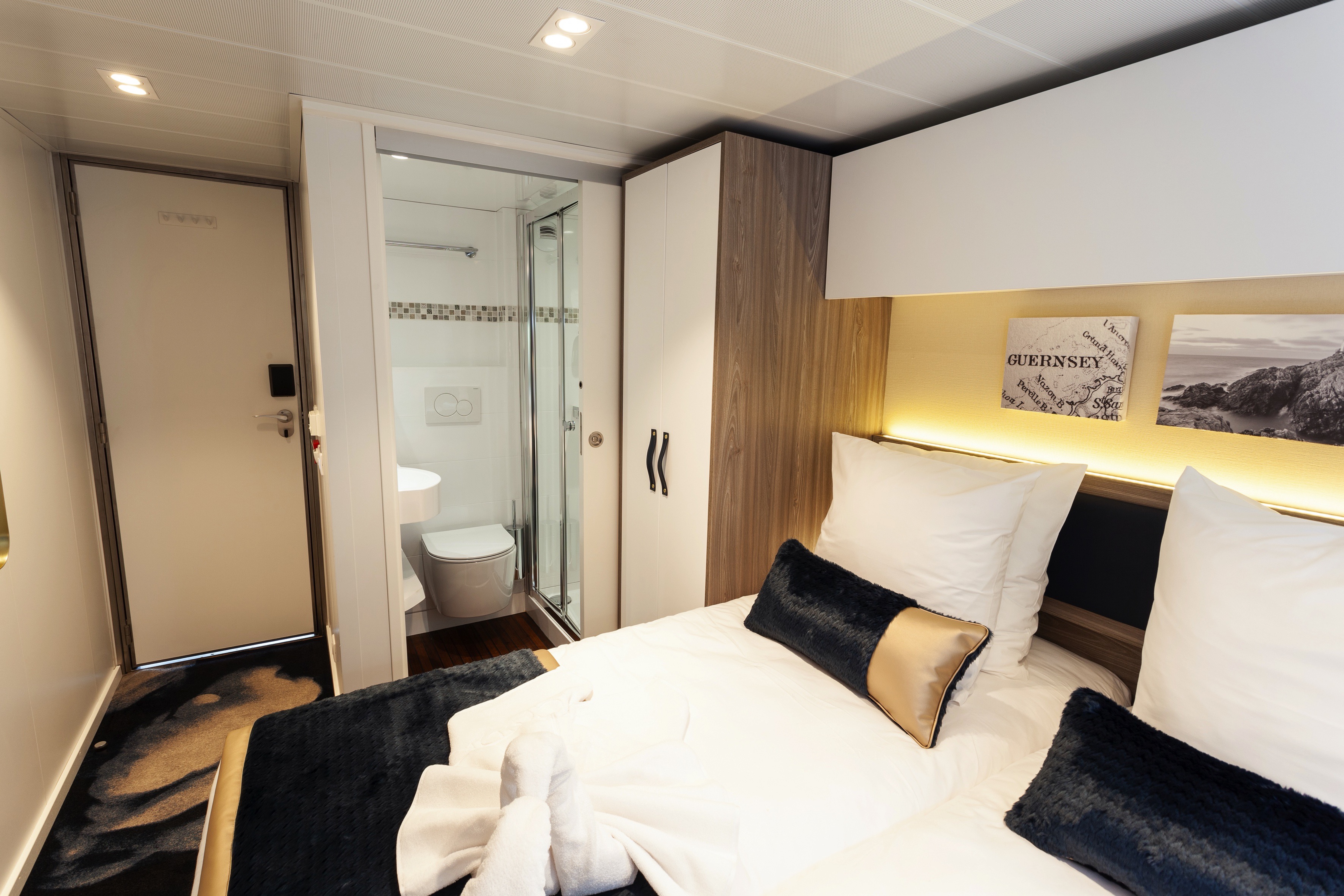MS Victor Hugo 15
