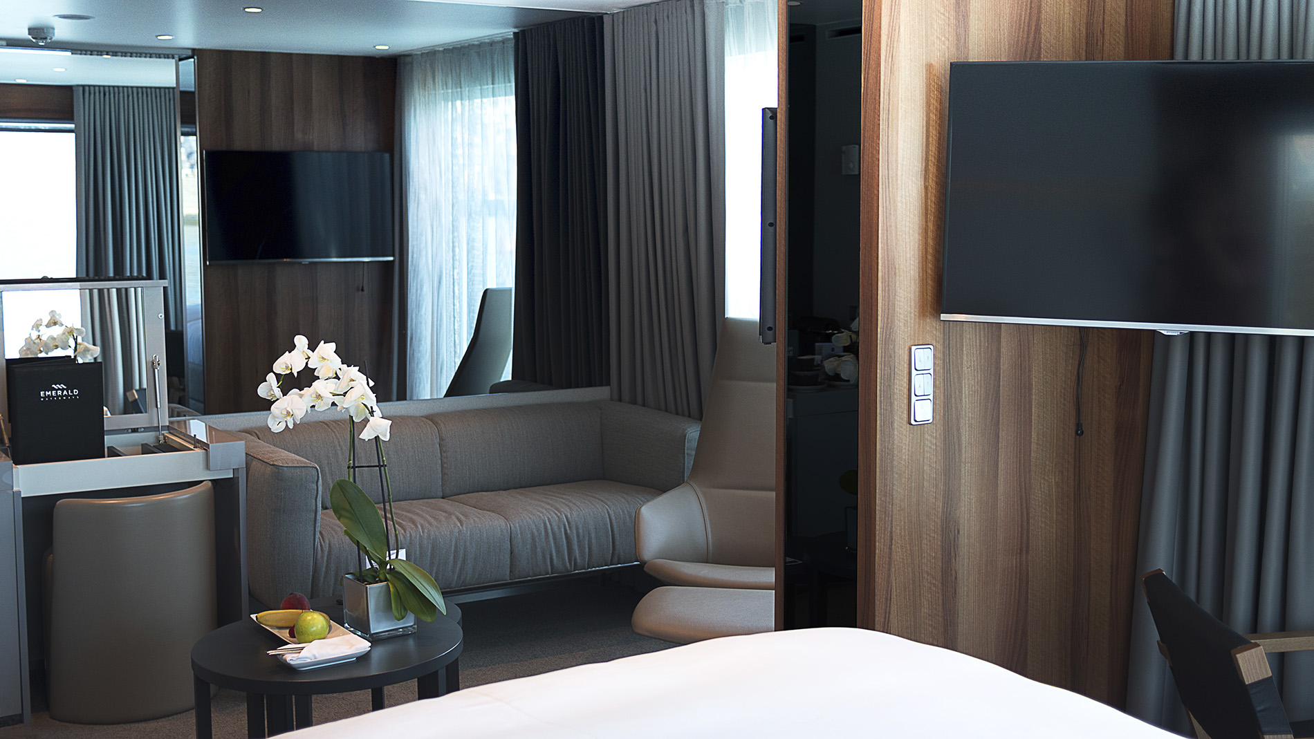 Emerald Radiance 28
