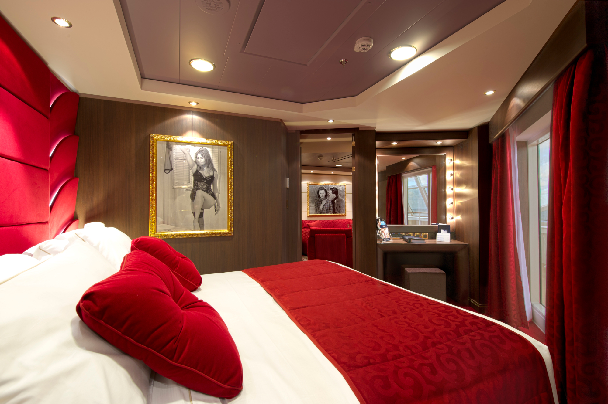 MSC Divina 44