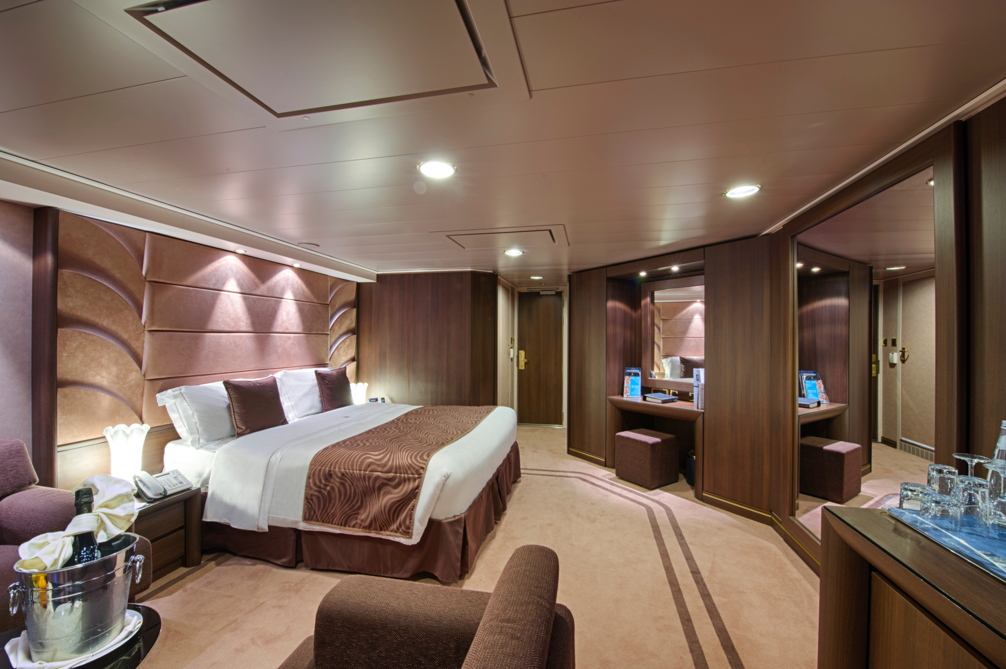MSC Divina 48
