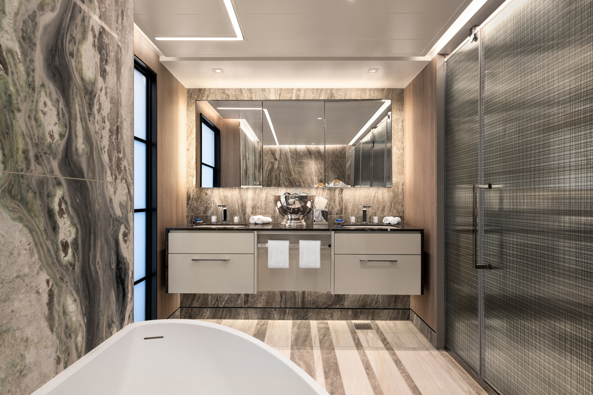Oceania Allura 40