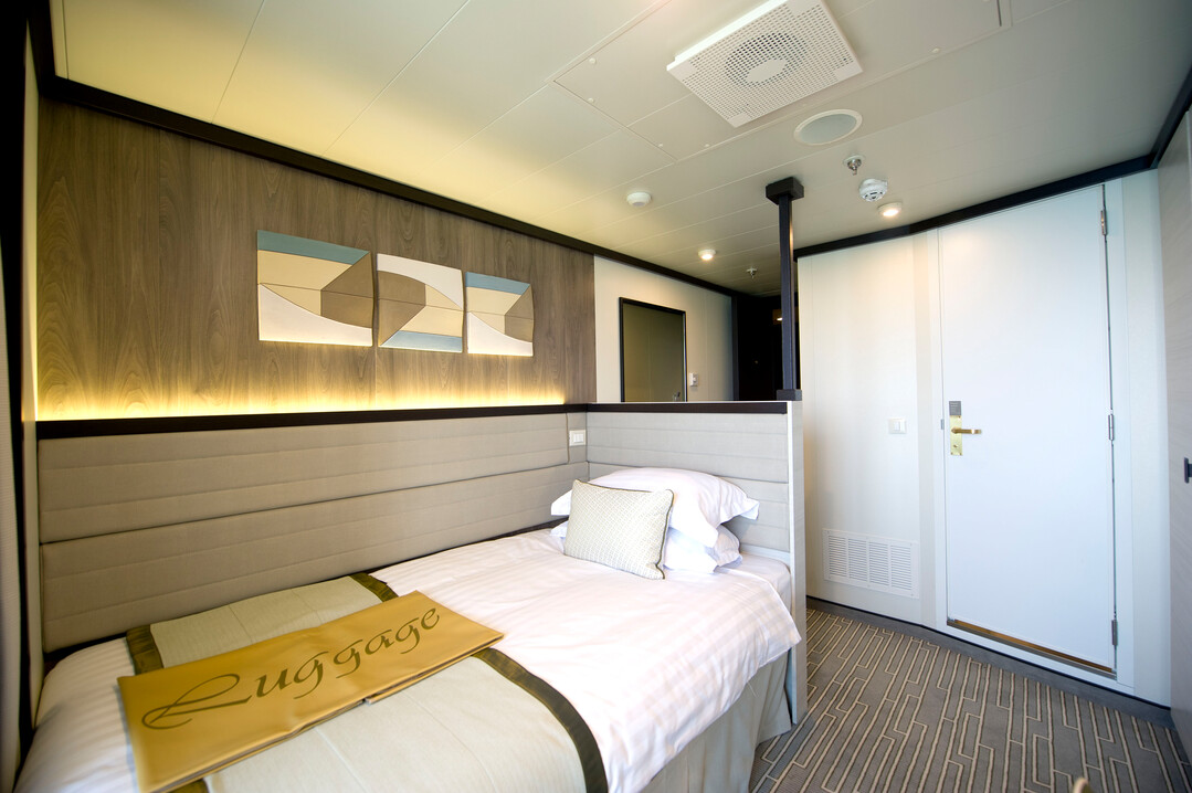 Britannia 33