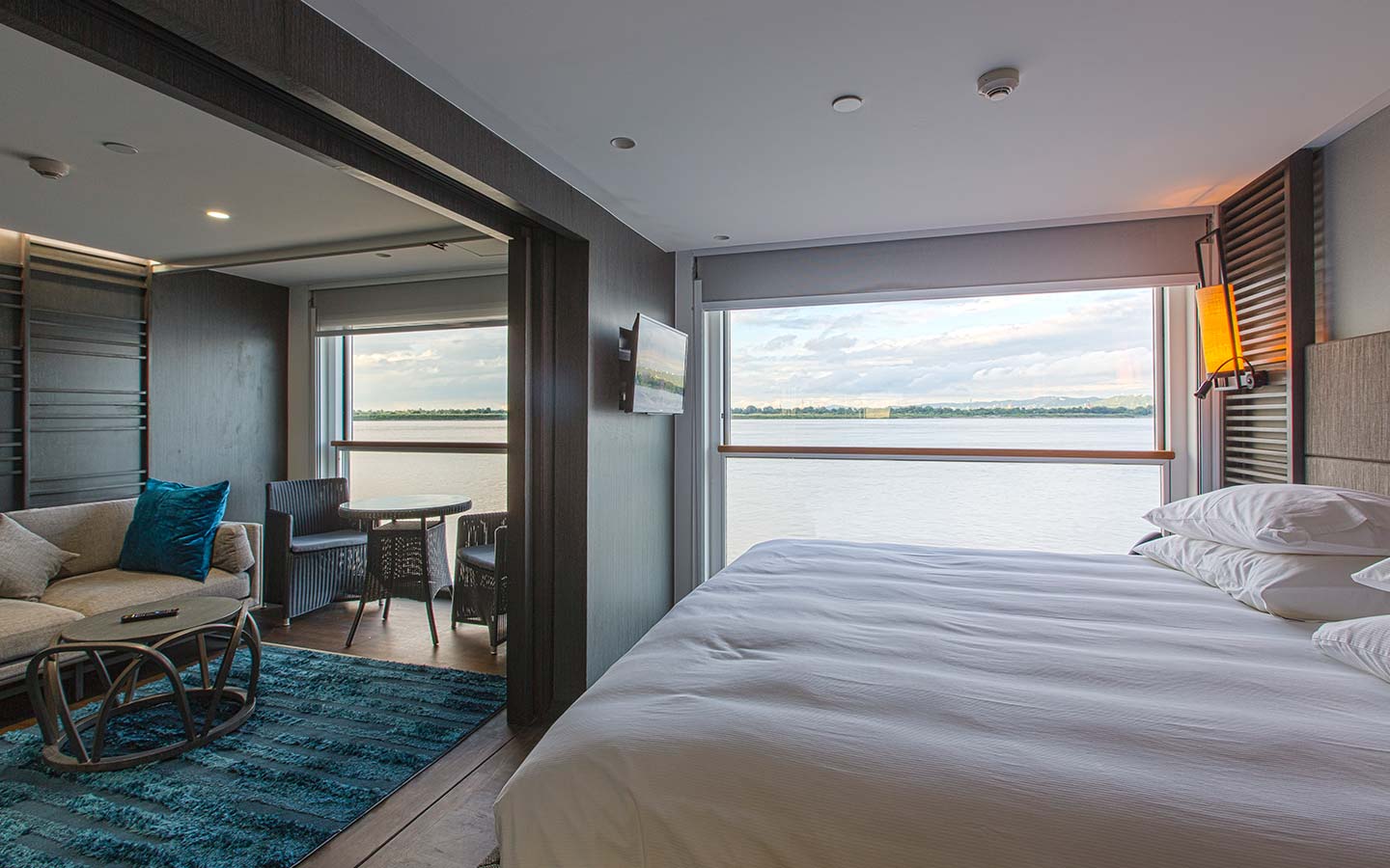 Scenic Aura 14