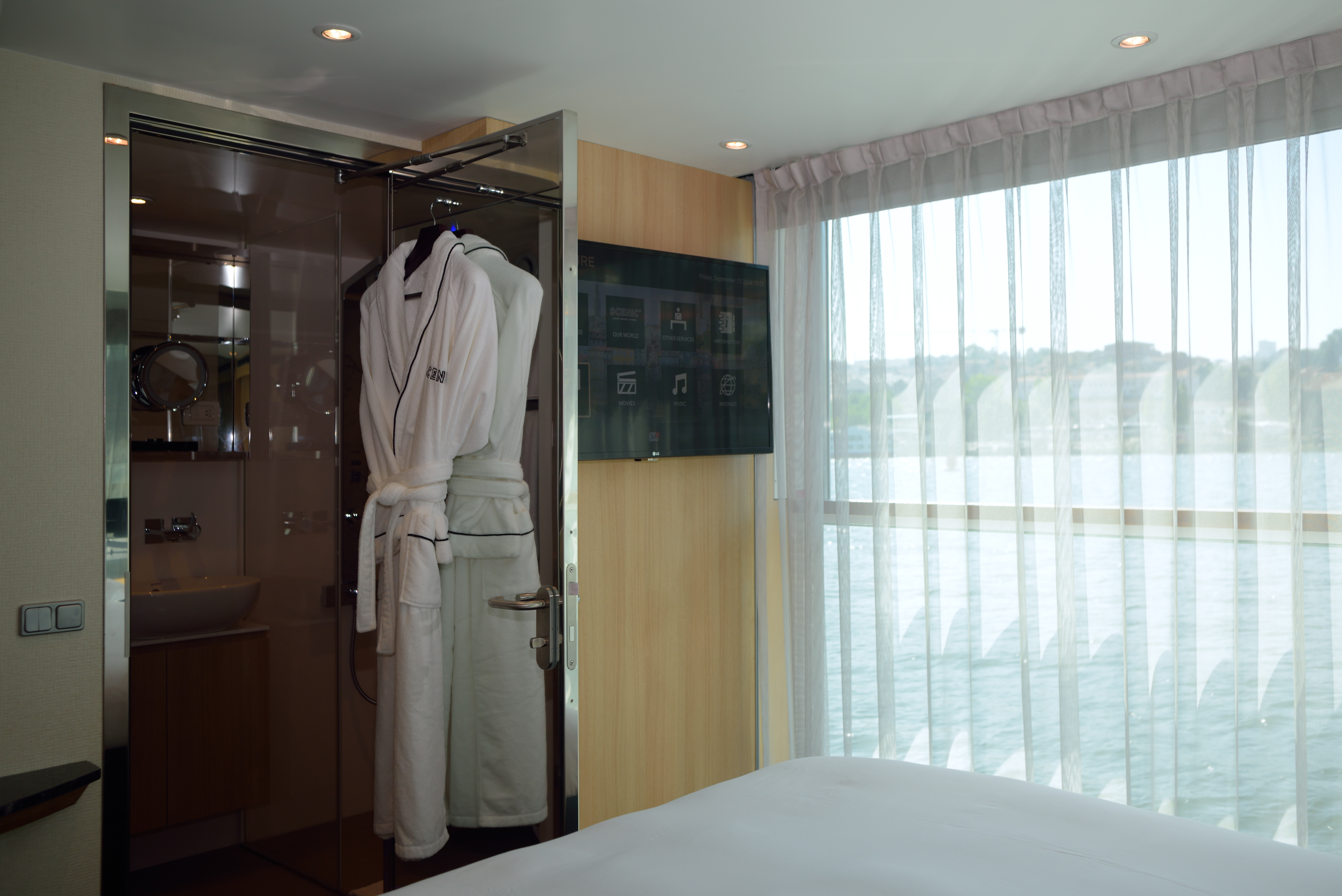 Scenic Azure II 32
