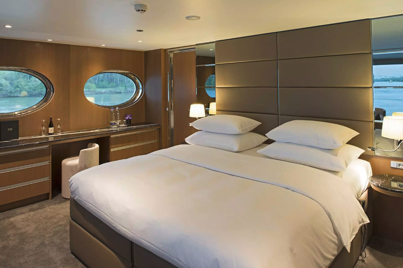 Scenic Jewel 36