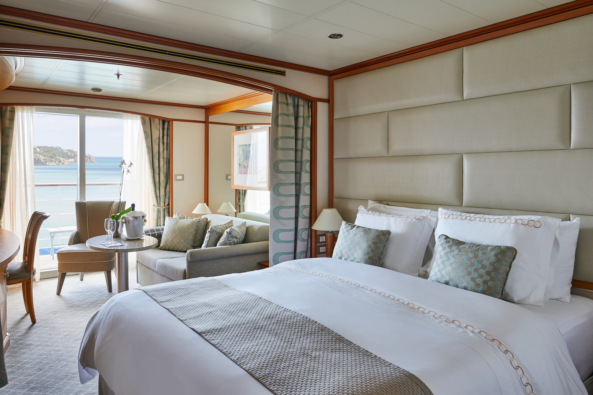 Silver Whisper 35