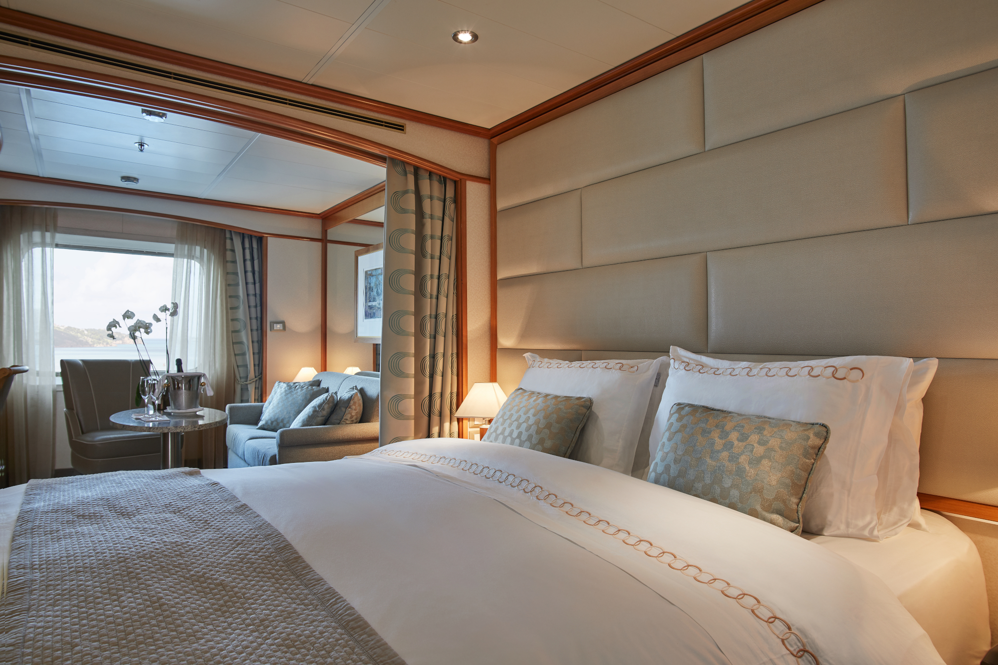 Silver Whisper 32