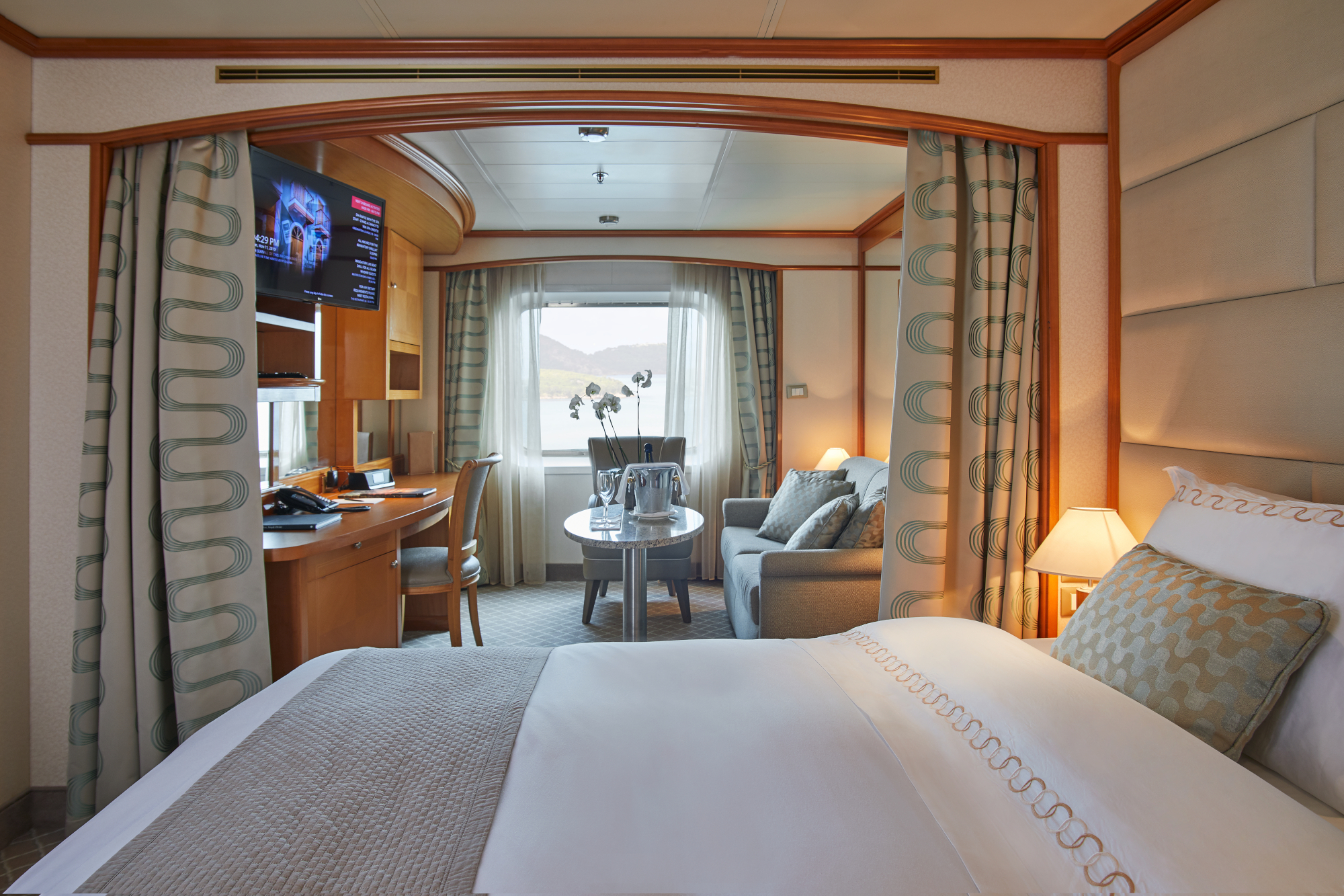 Silver Whisper 34