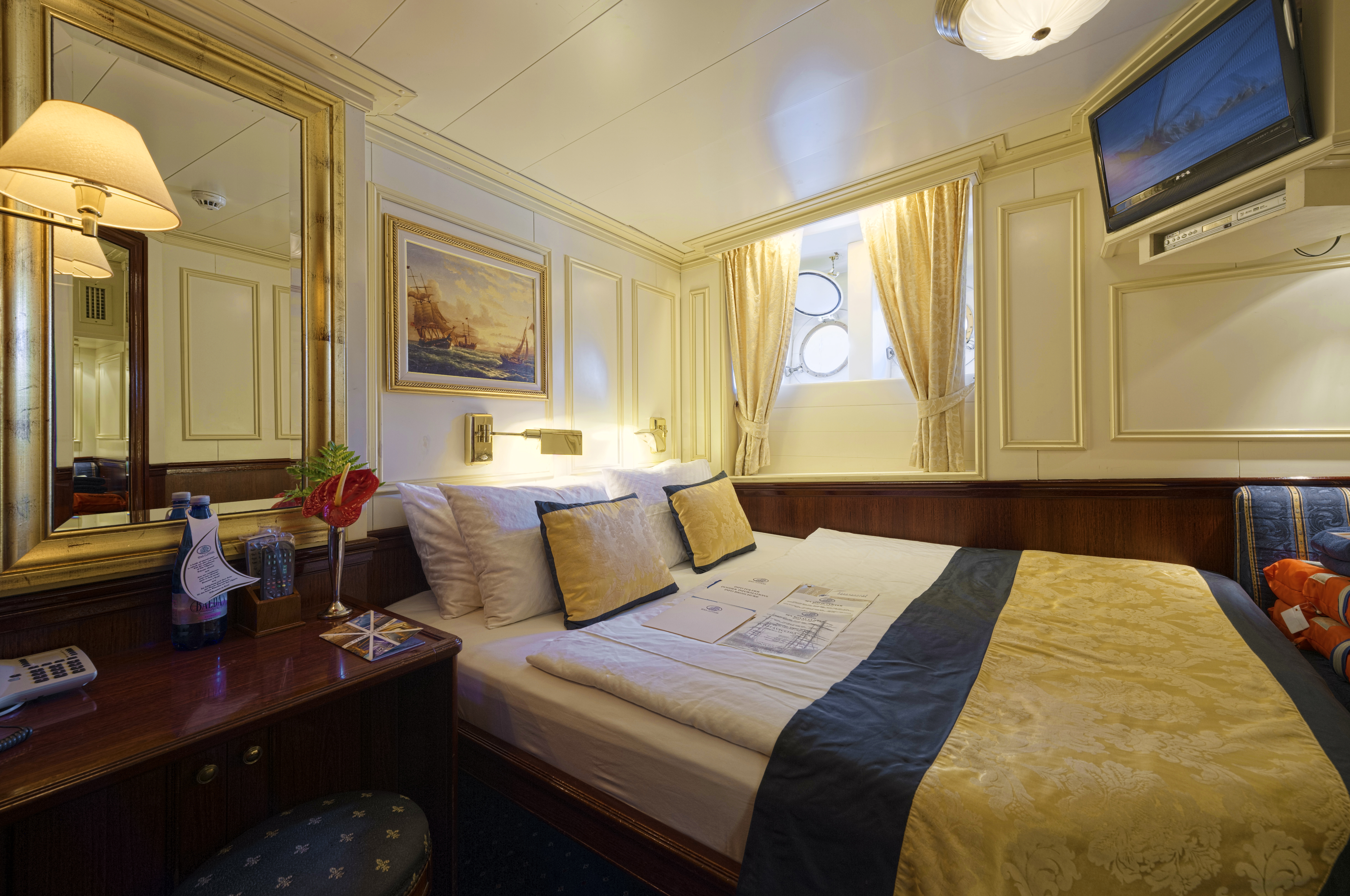 Royal Clipper 20