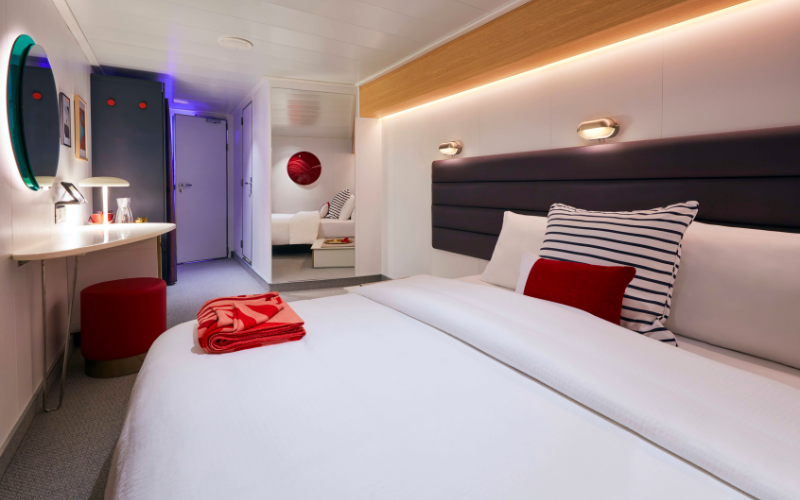 Scarlet Lady 26